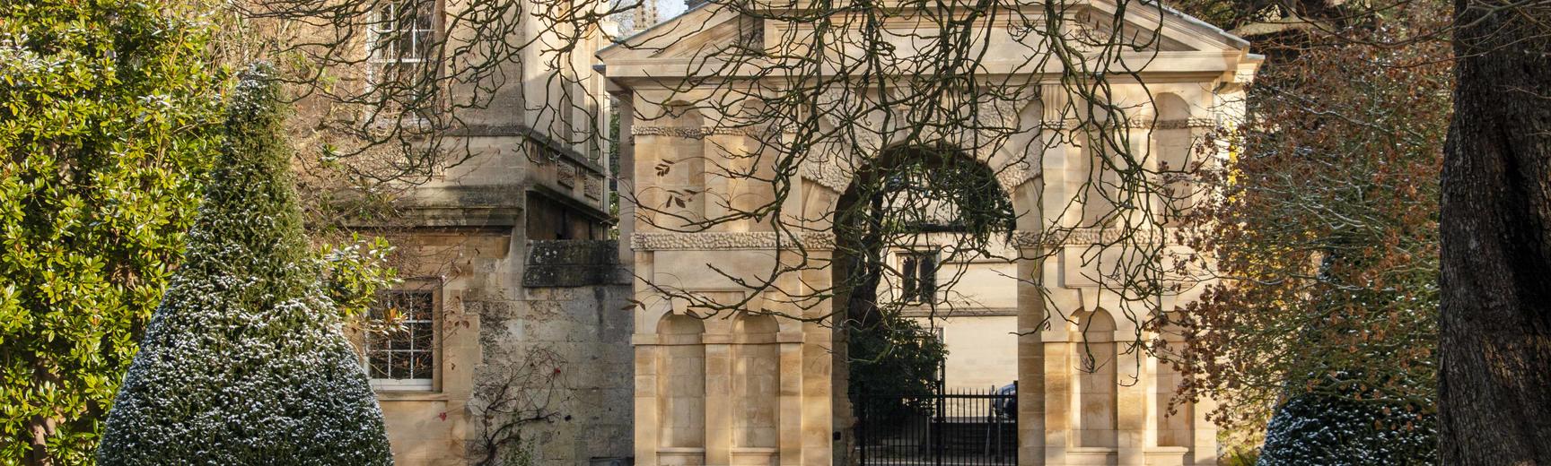 Oxford Botanic Garden, the Danby Arch in snow