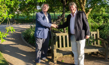 phillip pullman  oxford botanic garden  deamon sculpture  lower garden